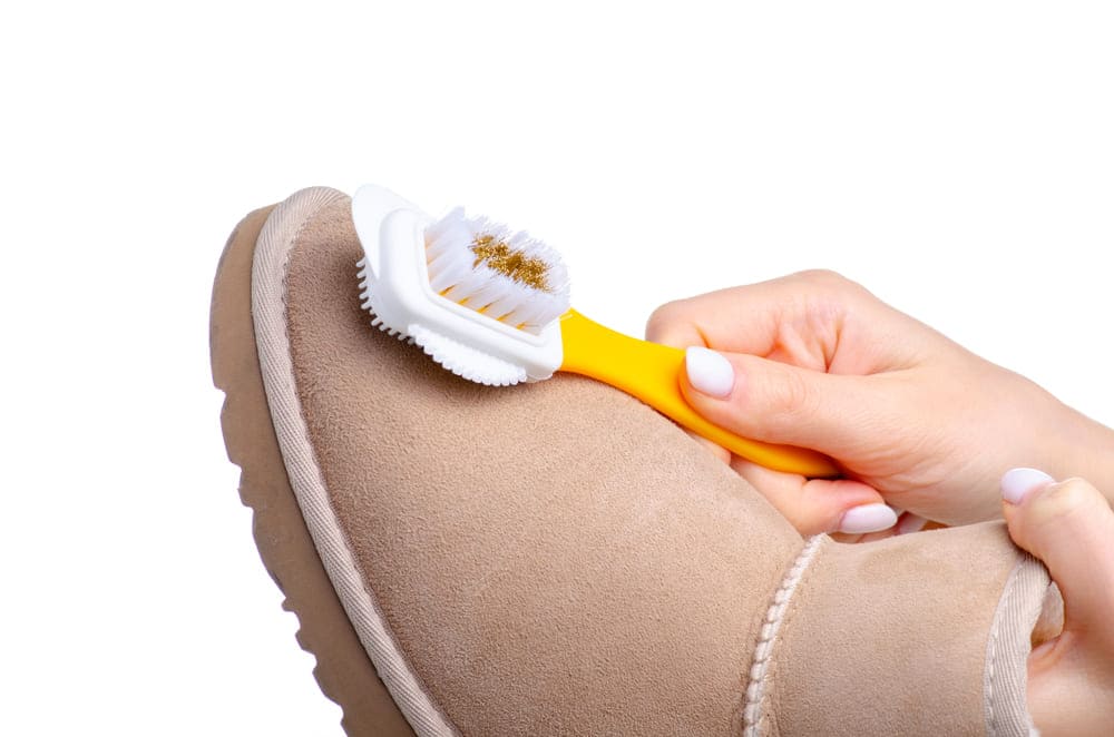 Cum se curăță încălțămintea din piele uscată după fiecare purtare